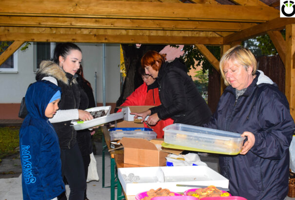 Örömteli sütögetés, vásár egy nemes cél érdekében Alistálon – Képekkel
