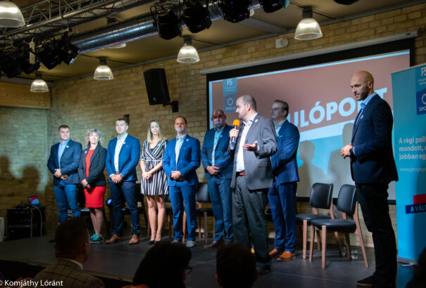 Komáromban mutatták be a PS-SPOLU Magyar Platformjának jelöltjeit