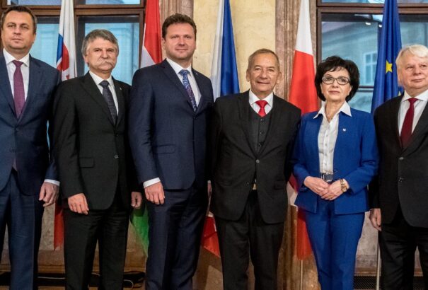 Kövér: A V4-ek véleménye ma megkerülhetetlen Európában