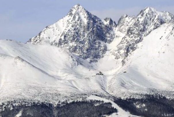 Erős szélre figyelmeztetnek szerte az országban. A Tátrában orkán ereje is lehet