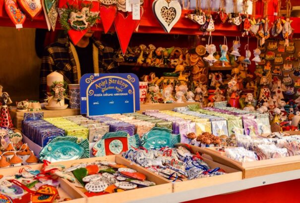 Felkapcsolták az ünnepi fényeket, Európa-szerte megnyílnak a karácsonyi vásárok