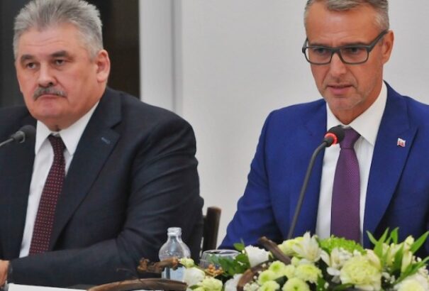 A minisztériumok mesterségesen tartják érvényben a régi, előnytelen IT-szerződéseket