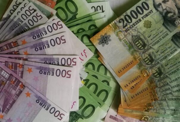 Jövőre tovább gyengülhet a forint és lassul a magyar gazdaság