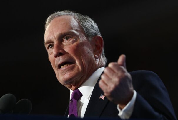 Bloomberg hivatalosan is bejelentette, indul Trump ellen az amerikai elnökválasztáson