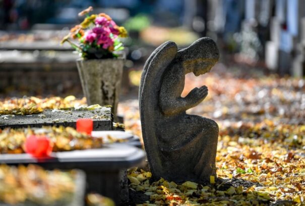 Hűvös és szeles idő lesz mindenszentek napján