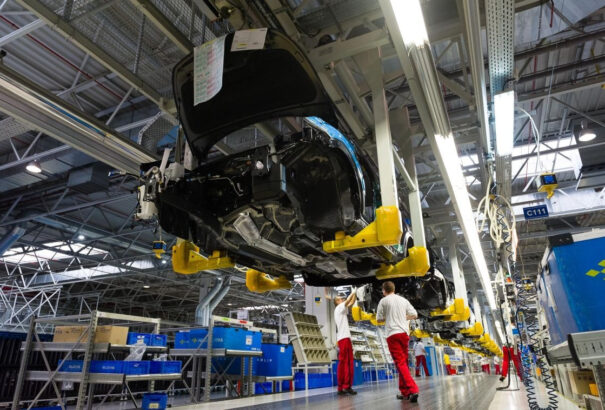 Látványosan épül le a brit autóipar. Szlovákiában a beszállítókat már megcsapta válság szele