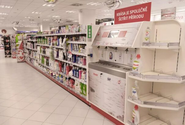 A csehek megkezdték a csomagolás nélküli samponok és tusfürdők árusítását