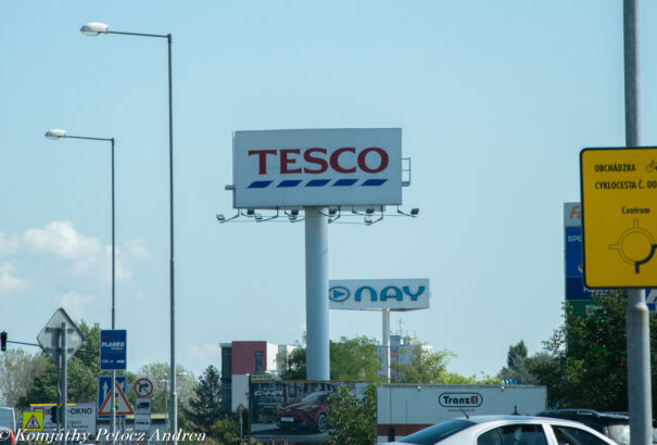 Vasárnap ismét boltzár