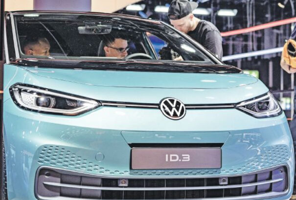 A tervezettnél korábban áll át a Volkswagen az elektromosautó-gyártásra