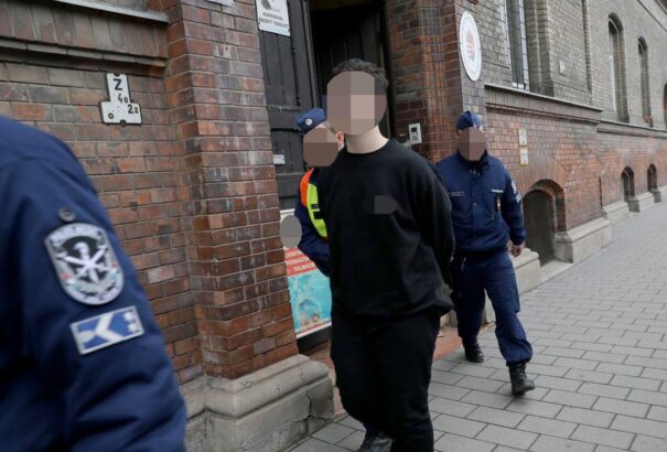 Letartóztatták a tanárára késsel támadó győri diákot