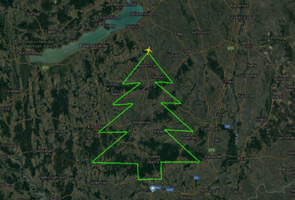 Magyarország legnagyobb karácsonyfáját rajzolta az égre a Magnus Aircraft