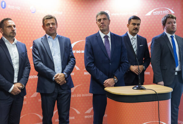 Csak az idén huszonketten léptek ki a vegyespártból