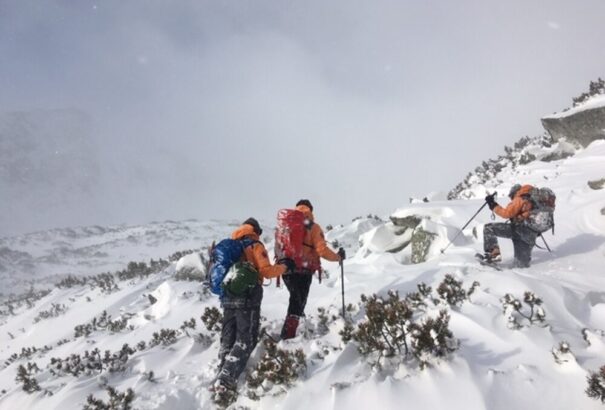 Rengeteg munka várt ma a hegyi mentőkre. A turisták figyelmen kívül hagyták a riasztásokat