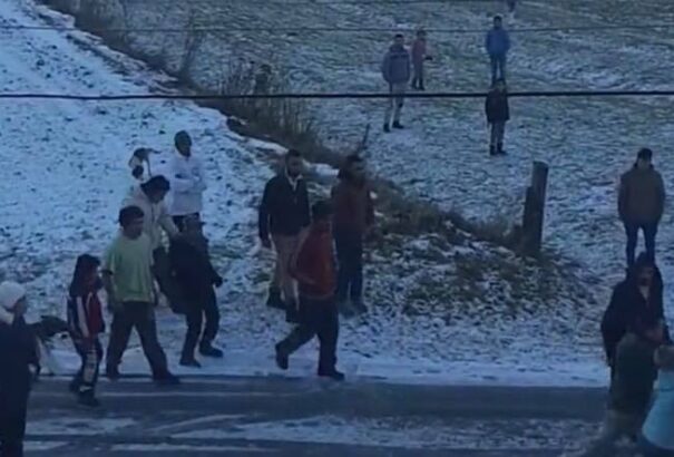 Megtámadtak egy családot a romatelepen, most Kotlebának tapsolnak a helyiek