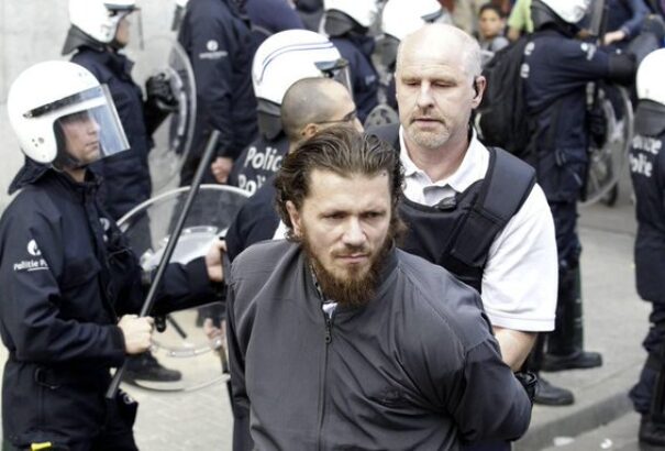 Gyűlöletkeltő tanokat hirdető prédikátort tiltottak ki a brüsszeli Molenbeek negyedből