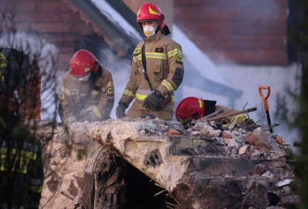 Négy holttest került elő a gázrobbanásban összedőlt ház romjai alól Lengyelországban
