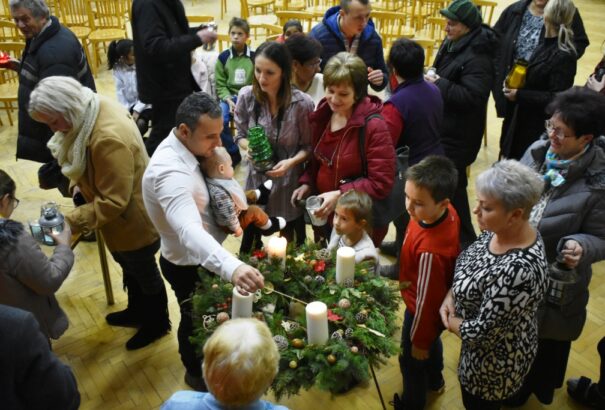 Egyházasbástra is megérkezett a Betlehemi Békeláng