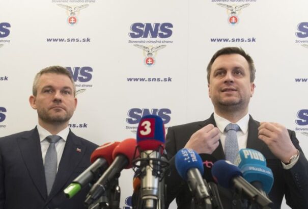 Danko Pellegrini miatt háborog, szerinte a kormányfő engedelmességgel tartozik a pártelnökének