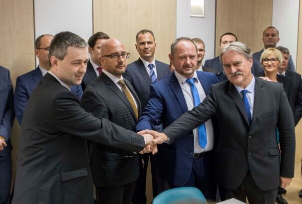 Focus felmérés: Egyelőre Simonék és az Összefogás sem tudott érdemben hozzátenni a közös magyar lista erejéhez