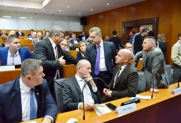 MKP: Ösztöndíjat kaphatnak a középiskolai diákok Nagyszombat megyében