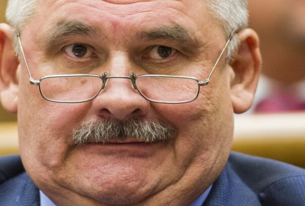 Közpénzből kampányra: A PS-SPOLU szerint Richter a minisztériumon keresztül kampányol a Smernek