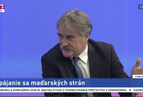 Bárdos a TA3 politikai műsorában: Nem kell félni az MKÖ-től és a magyar politikusoktól, semmiféle határmódosítást nem akarunk