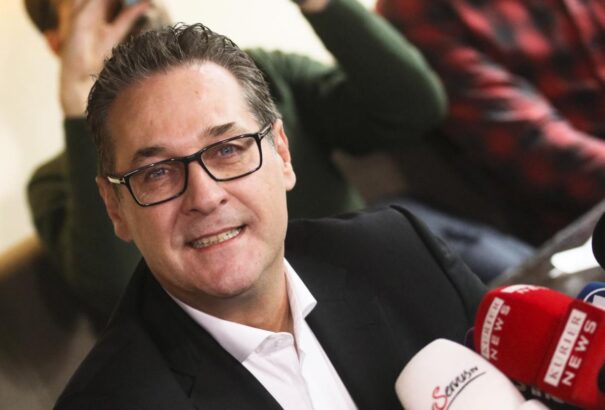 Kizárták a Szabadságpártból Heinz-Christian Strachét