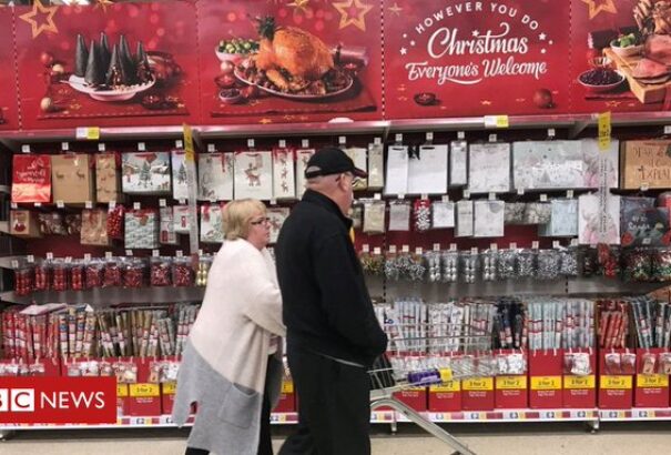 Leállította a Tesco a karácsonyi üdvözlőlapok kínai gyártását tiltott rabmunka miatt