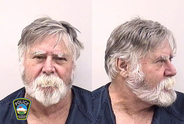 „Boldog karácsonyt” kiabálva pénzt szórt szét a járókelők között egy bankrabló