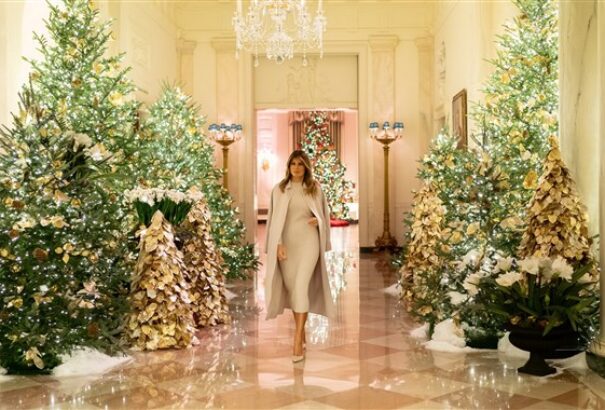 Ünnepi díszbe öltözött a Fehér Ház (videó)
