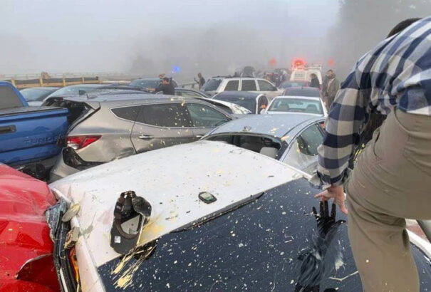 69 autó hajtott egymásba egy amerikai autópályán