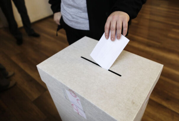 Közzé tették mind a 25 jövőre induló párt teljes választási listáját. Íme