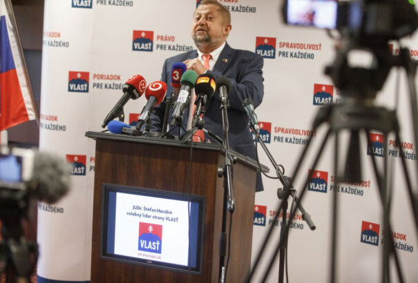 Az Országos Választási Bizottság szerint Harabin maradhat a Vlasť listáján