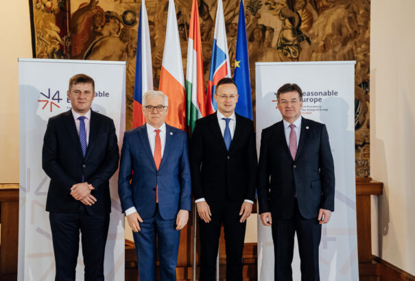 A V4-ek az EU bővítését szorgalmazzák