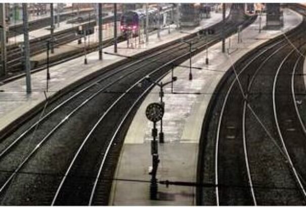 A francia szakszervezetek újabb tiltakozónapot hirdettek jövő keddre a nyugdíjreform ellen