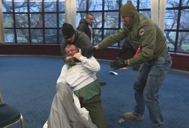 A gazdák harca a pénzügyi oligarchák ellen – Háttér