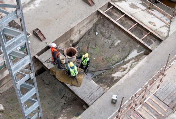 Elkezdték a jobboldali zsilipkamra altalajának megerősítését a bősi vízerőműben