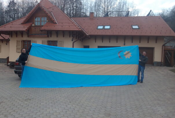 Büszkeség és makacsság tizennyolc négyzetméterben