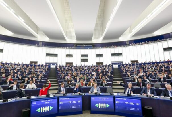 Az EP megszavazta a Magyarországot és Lengyelországot elmarasztaló állásfoglalását