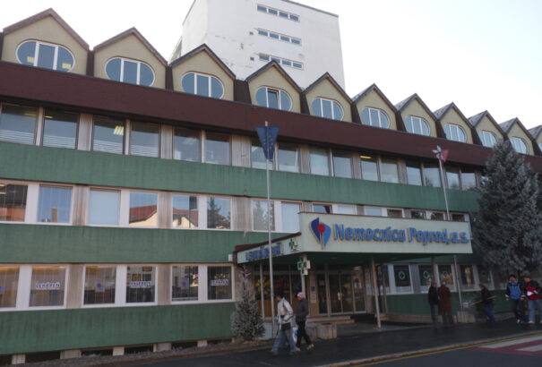 Lecsapott a NAKA – bilincsbe verték a poprádi kórház főigazgatóját