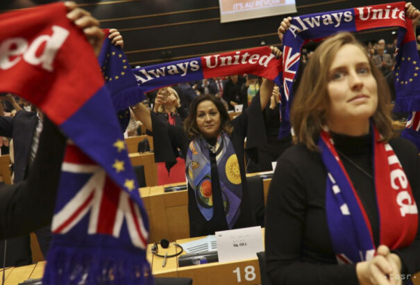 Jöhet a brexit: az EP jóváhagyta a megállapodást