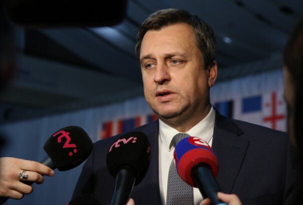 Danko szerint Čaputová „helyeselné idegen hadsereg jelenlétét” a szlovák légibázisokon