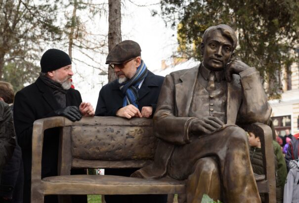 Zilahon felavatták Ady Endre egész alakos szobrát