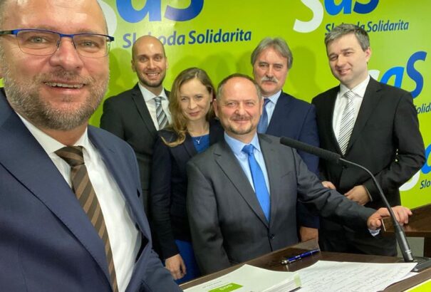 Érthetetlen öngól! Sulík és Simon csökkentették a Magyar Közösségi Összefogás parlamenti bejutásának esélyeit