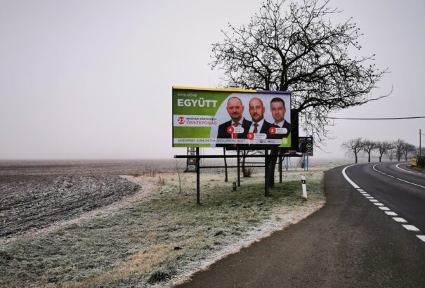 Kampányhajrá a plakáterdőben – Velük győznének meg bennünket a pártok (Képekkel)