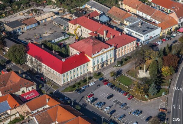 Nagymamája legfeljebb törhette a szlovákot, de Ipolyság polgármestere már Trianonnal riogat