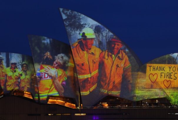 Meghalt egy tűzoltó Ausztráliában