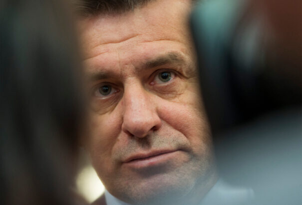 A rendőrség szerint Sólymos „szóban és tettleg” rátámadt a vendéglő személyzetére