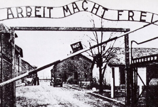 Holokauszt túlélő: magyar ruhákat tartottam kezemben