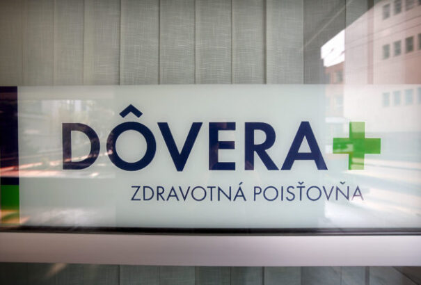 Szlovákia leblokkolta a Dôvera részvényesének 15 millió eurós vagyonát